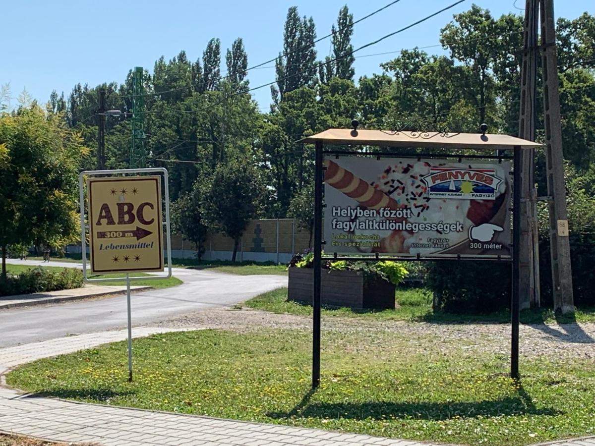 Laszlo Nyaralohaz Балатонфенивес Екстериор снимка